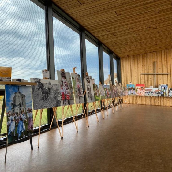 Instalace fotovýstavy v Museumsdorf Niedersulz ©MMNÖ